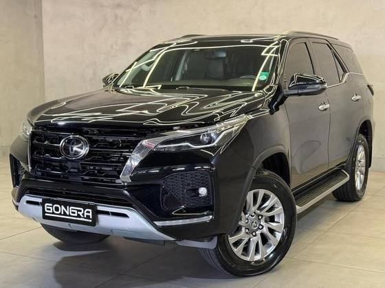 TOYOTA HILUX SW4 2.8 D-4D TURBO DIESEL SRX 4X4 AUTOMÁTICO